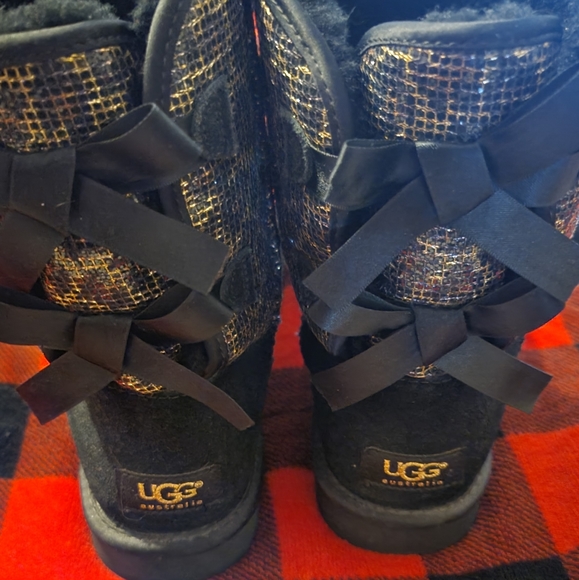 UGG Bailey Bow boots - Picture 1 of 3